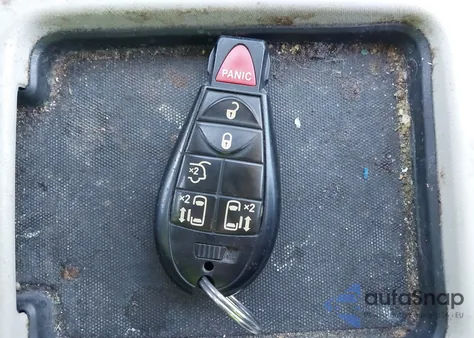 2014 Chrysler Town & Country Touring from USA, damaged, VIN 2C4RC1BG3ER325530